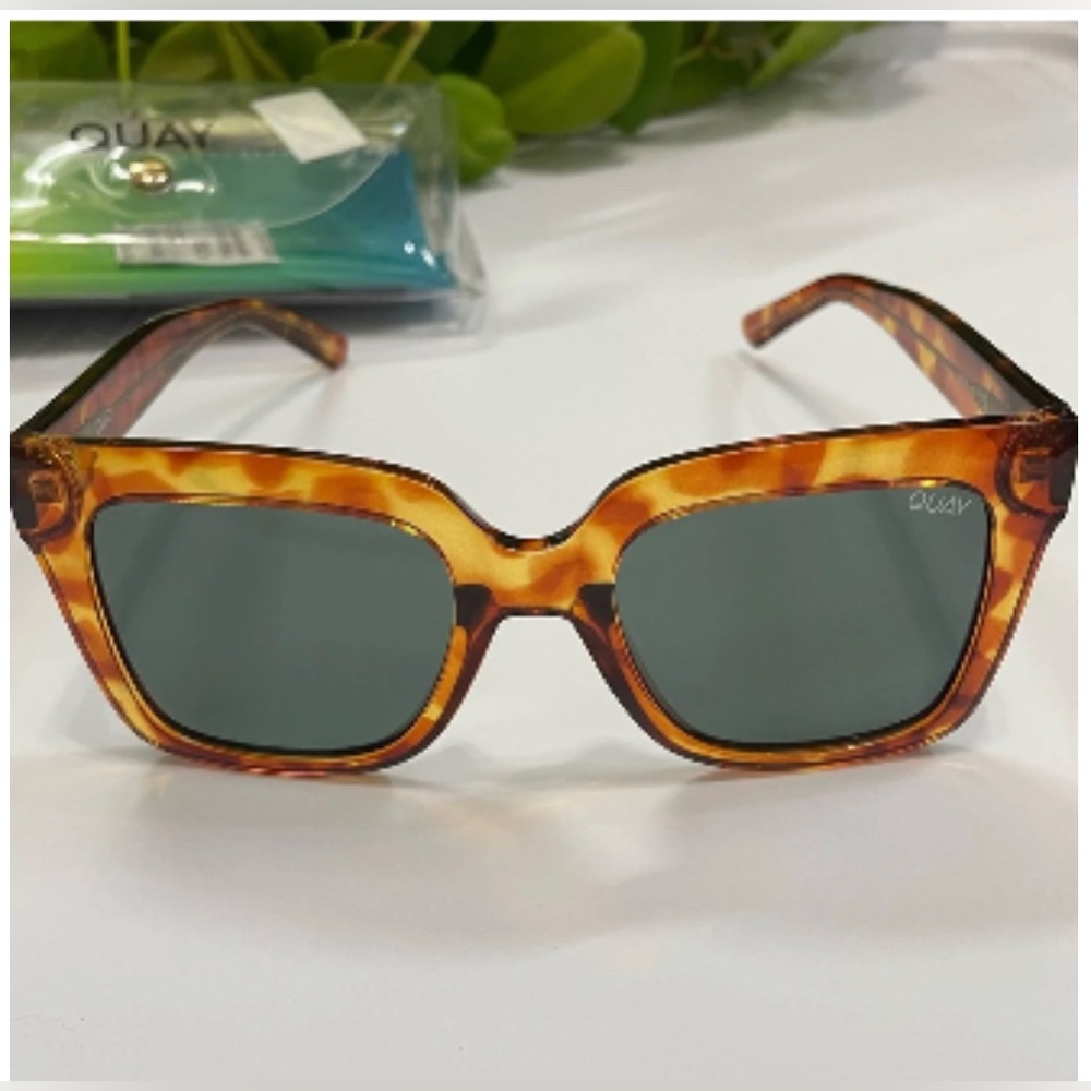 Quay Australia ICY Sunglasses - Picture 1 of 3